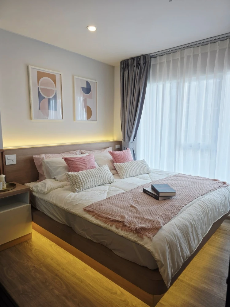 For rent: Regent Home Bangna project, special unit with wide frontage, high-quality built-in furniture. Book now, don't wait!