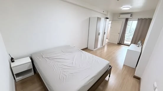 FOR RENT | Supalai Park Ekkmai - Thonglor – Spacious unit with ample living space and full facilities; ready for immediate move-in.