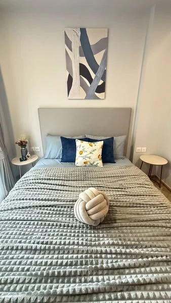 For rent Chapter Thonglor 25, a beautifully decorated room with complete amenities. Hurry and reserve now. Don't miss out!