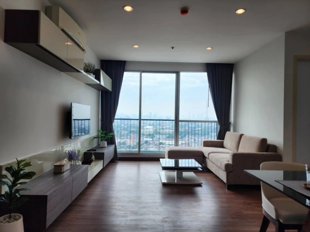 For rent Chewathai Interchange, large room, comfortable, lots of usable space. If you don't book, you'll regret it later.