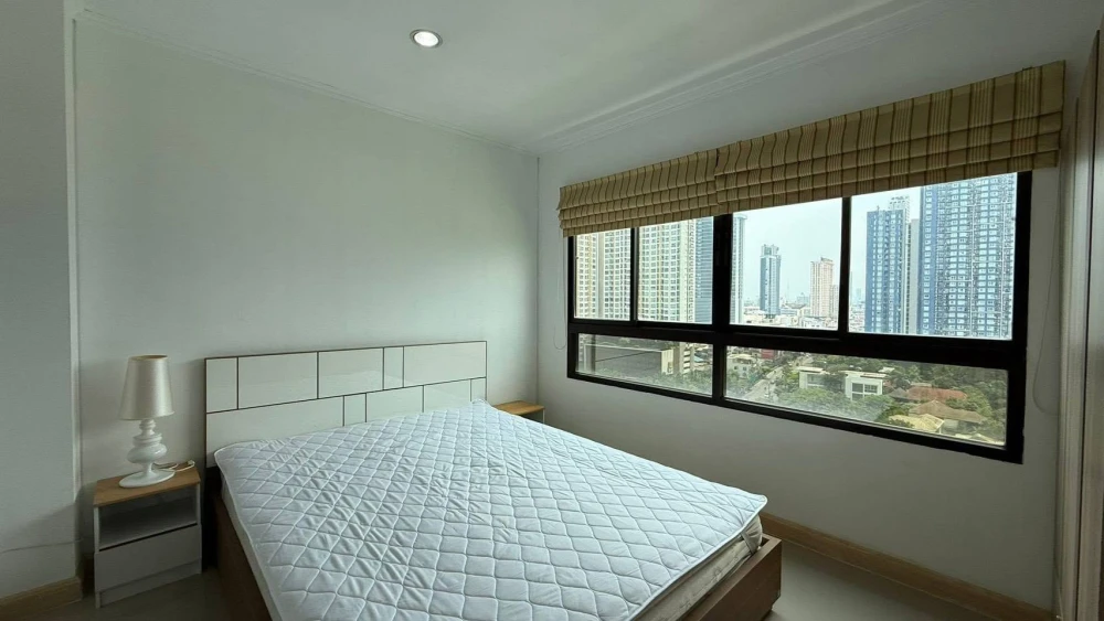 For rent condo Lumpini Ville Sukhumvit 77, room ready to move in. Satisfying usable space Complete amenities, come book now.