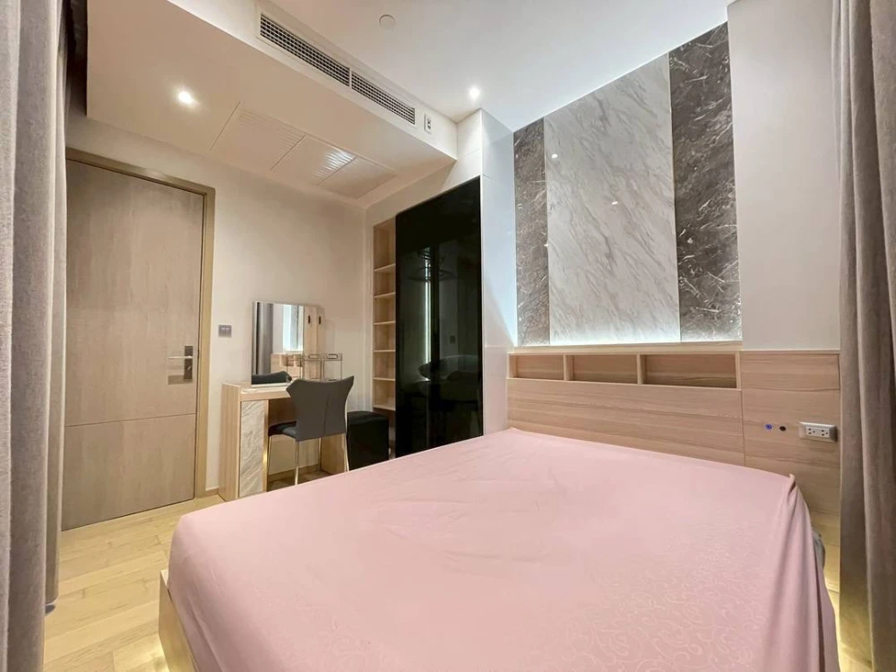 Condo for rent: Ashton Asoke-Rama 9. Nicely decorated unit with high-quality built-in furniture. 28th floor with great views. Book yours today!