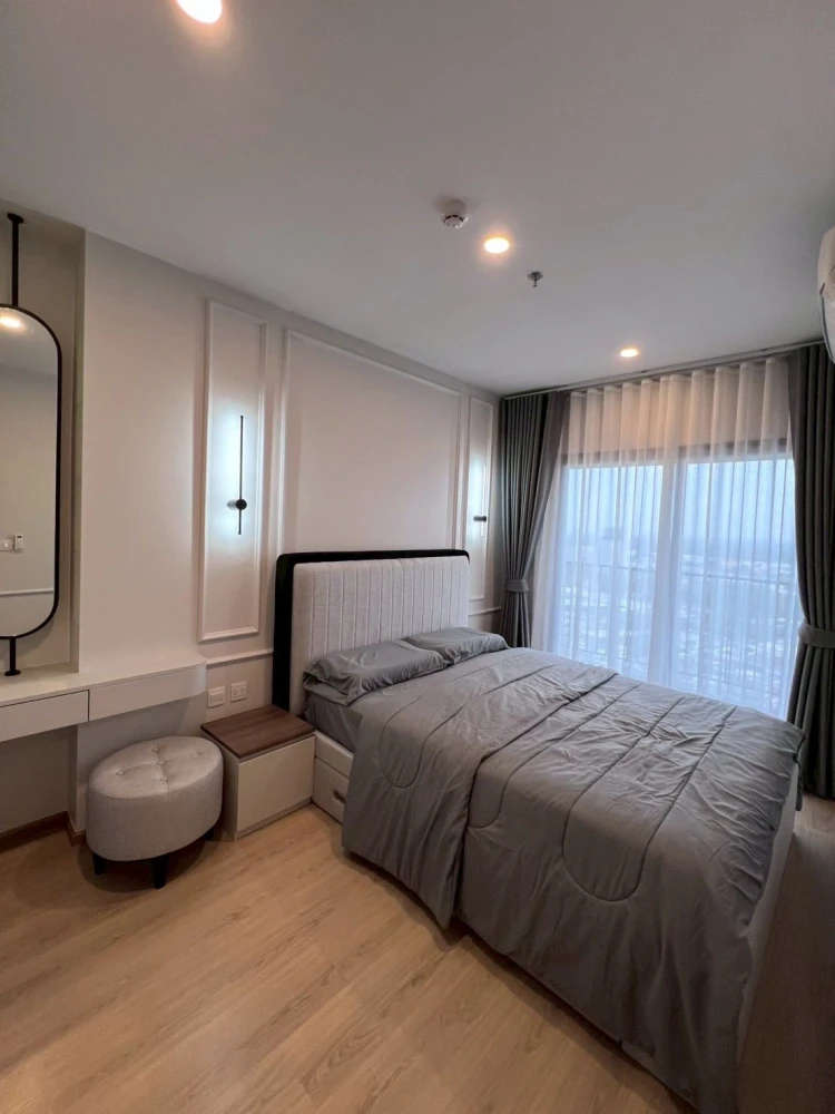 Condo for rent: Life Rama 4 - Asoke. Nicely decorated unit with high-quality built-in furniture. Amazing price! Book today! Don't miss out!