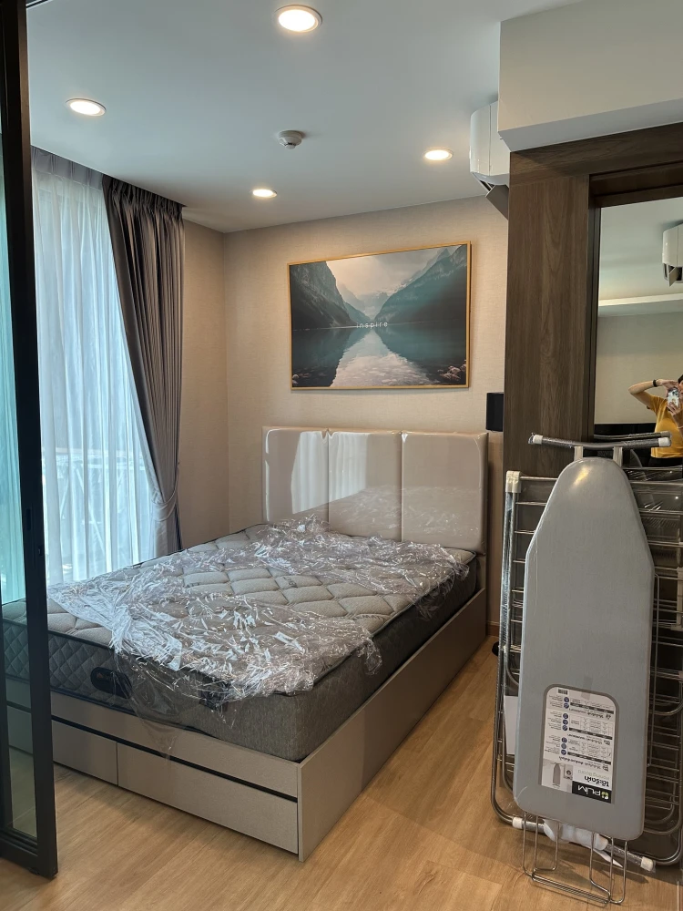 For rent condo LLOYD SOONVIJAI-THONGL, a nice room, fully furnished, appliances included, just bring your own luggage and move in.