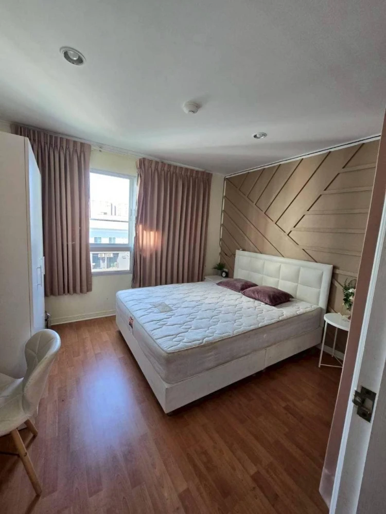For rent condo Lumpini Ville Cultural Center, large room, comfortable living, comes with complete facilities, hurry and reserve now.
