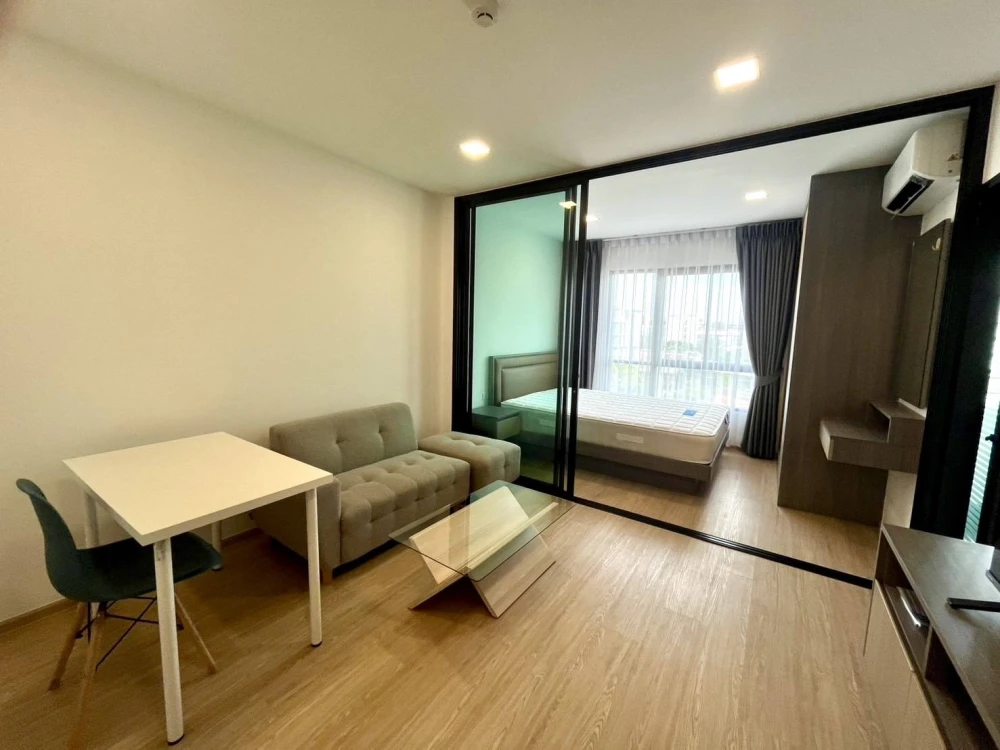 Condo for rent: The One Plus D Huamak 12. Each unit is partitioned into separate, well-defined zones. Great value! Book now, don't wait!