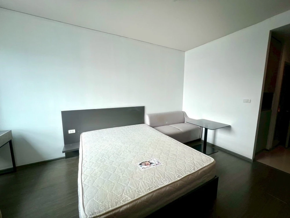 For rent Ideo Phahol - Saphan Khwai, a nice room, fully furnished and equipped, just bring your own luggage and move in.