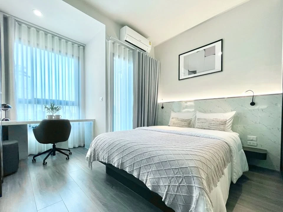 FOR RENT Ideo Sukhumvit - Rama 4. Nicely decorated room with built-in furniture throughout. Just bring your suitcase and move in!