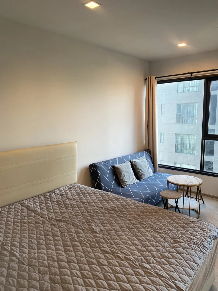 For rent: Life Asoke - Rama9. Ready to move in, fully furnished with appliances. Amazing price! Book now, don't miss out!