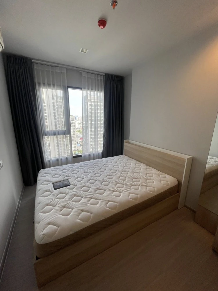 For rent: Life Asoke HYPE, a lovely unit on the 31st floor with great views. Fully furnished with appliances; just bring your belongings and move in!
