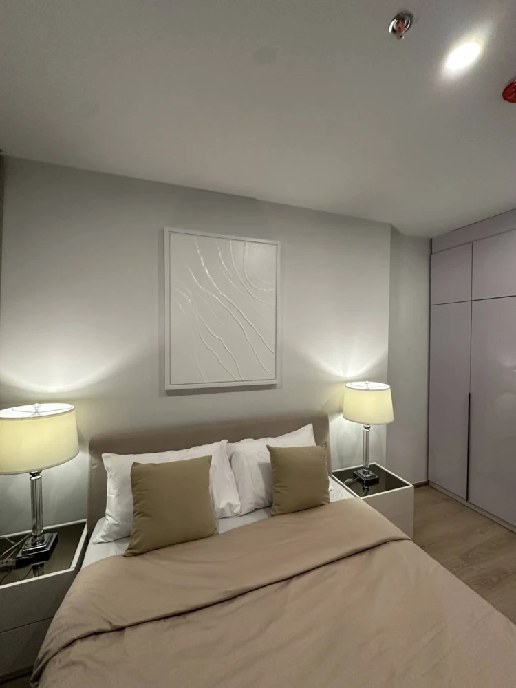 For rent Life rama4 asoke, ready to move in, fully furnished, good price, hurry and book now.