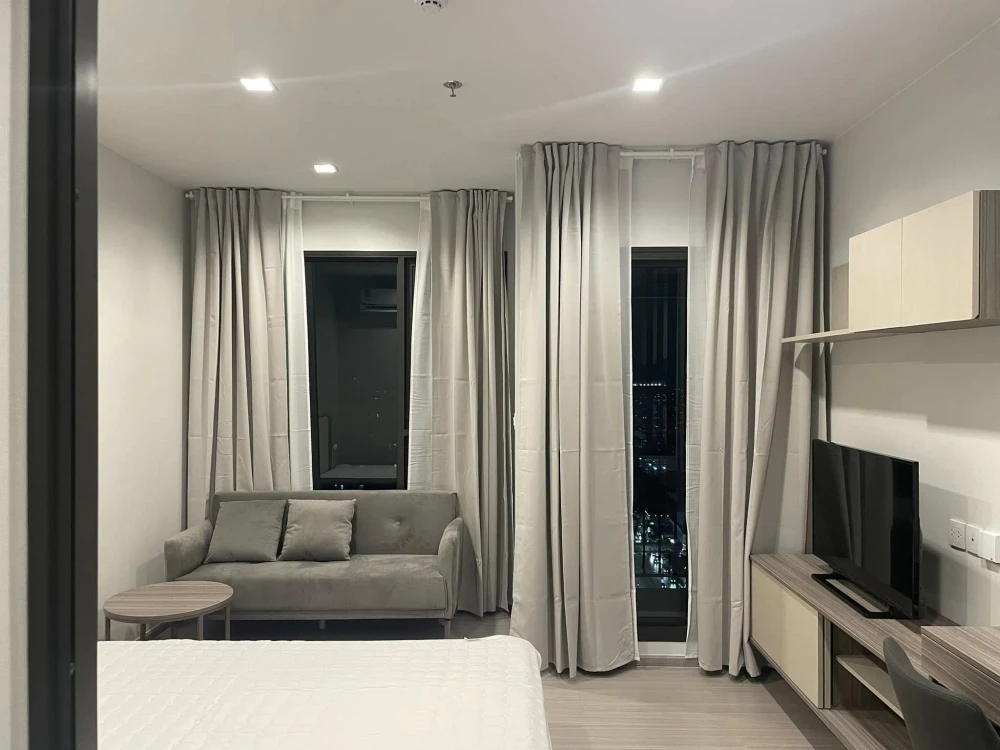 For rent Life Sathorn Sierra, ready to move in, complete facilities, hurry and book before you miss the opportunity.