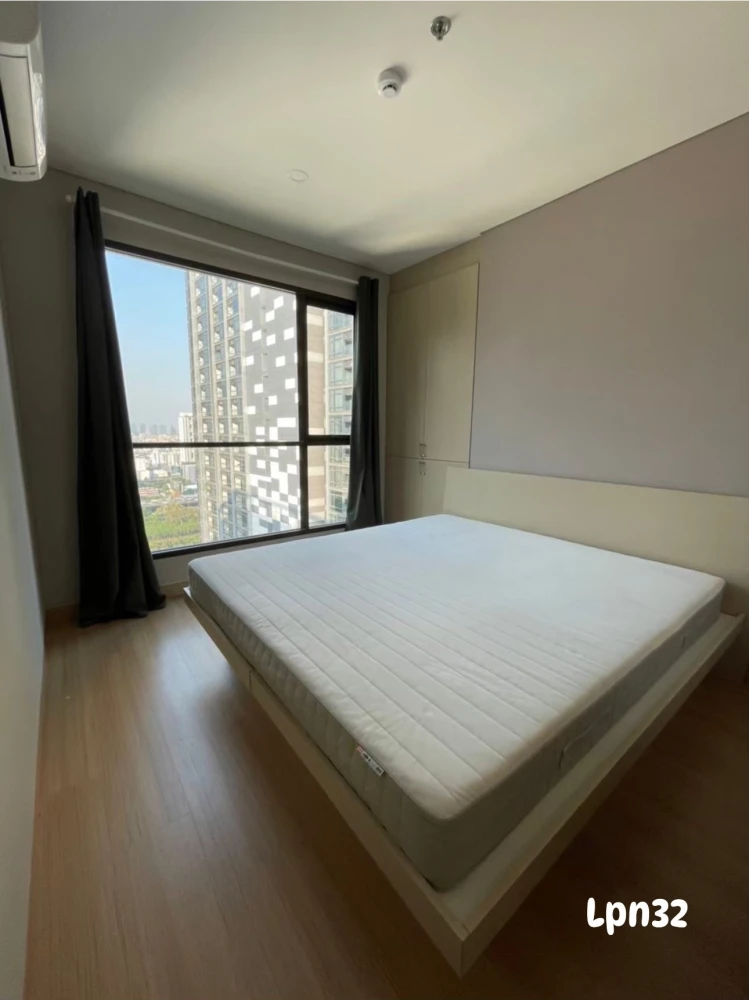 For Rent Lumpini Suite Phetchaburi-Makkasan, 32nd floor, corner room, private, quiet, hurry and come reserve now.