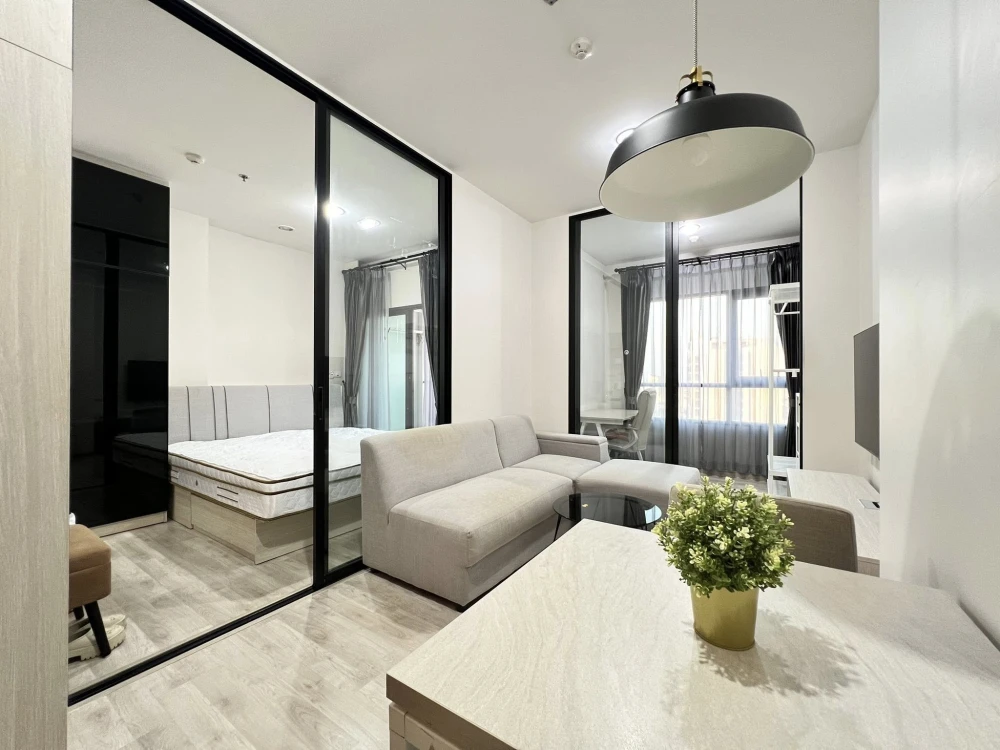 For rent: Niche Mono Mega Space Bangna. Ready-to-move-in unit on the 33rd floor with stunning high-floor views. Convenient and fully equipped. Book no