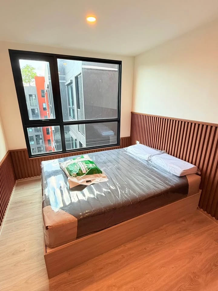 For Rent Origin Play Sri Udom Station, a beautifully decorated room with complete furniture and appliances. Just bring yourself and move in. Don't del