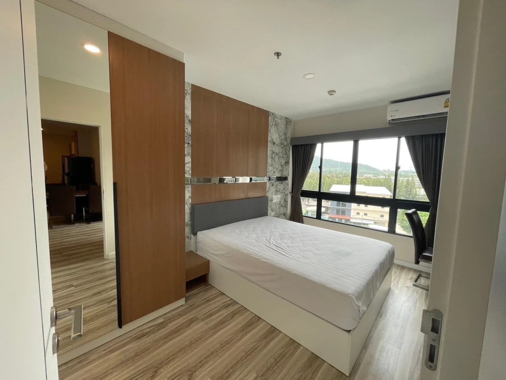 For rent Plus condo Sriracha, spacious room, lots of usable space, high floor, hurry up and reserve now, don't miss out.