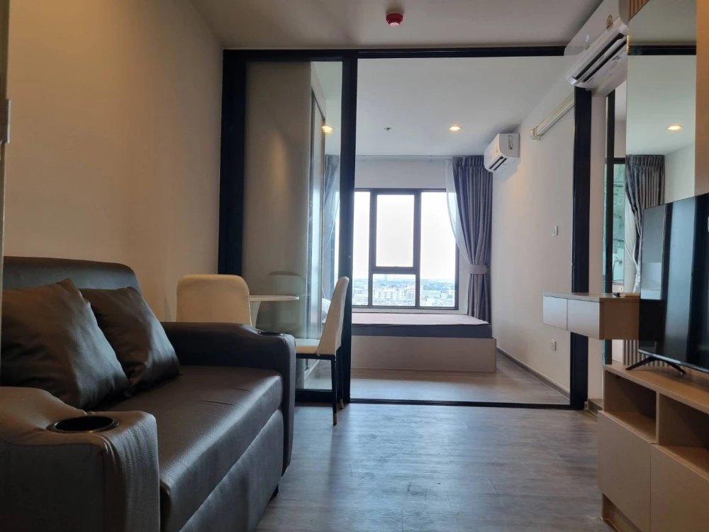 For rent Regent home Wutthakat, well-separated rooms, great price, just bring your bags and move in.