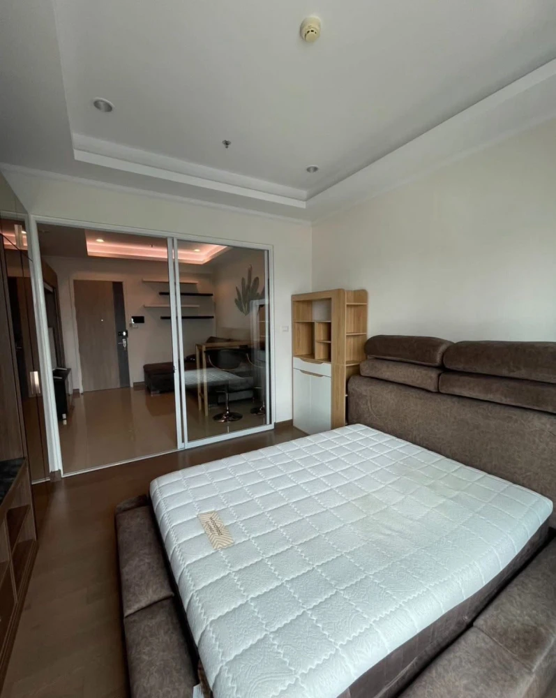 For rent: Supalai Elite Phayathai. Spacious rooms with ample living space. Convenient and complete amenities all in one place. Book now, don't wait!