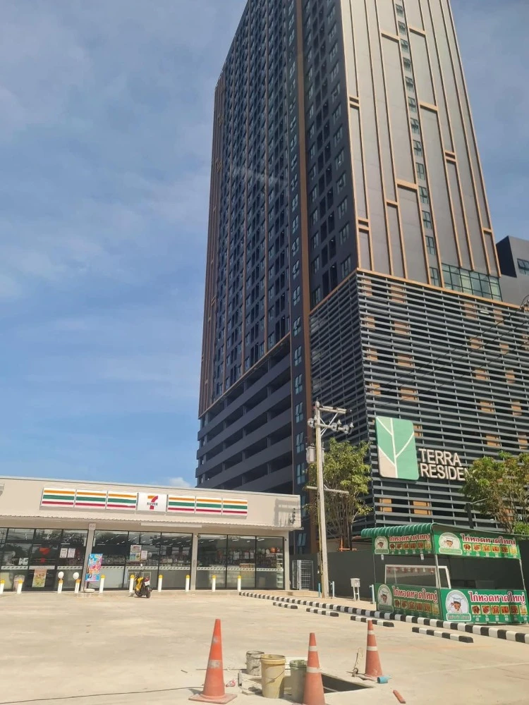 For rent Terra residence, separated into a bedroom and living room. I must say that you can't miss it.