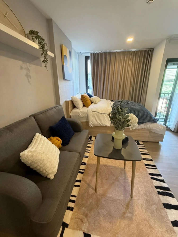 For rent The Muve Pradipat Built-in, complete with closed kitchen and mini walk-in closet, book now.