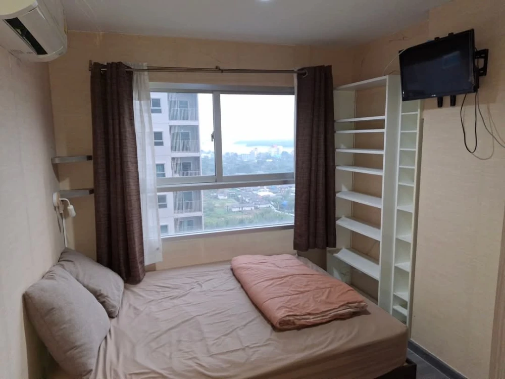 For rent The Trust Condo @ BTS Erawan, a nice room with good wallpaper, a good price, hurry and reserve.