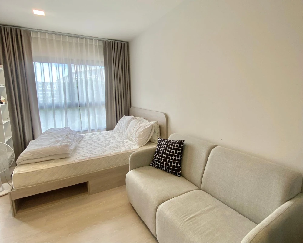 For rent: Dcondo Shine Rangsit, studio room, 5th floor. The room comes fully furnished. Book now! Don't miss out!