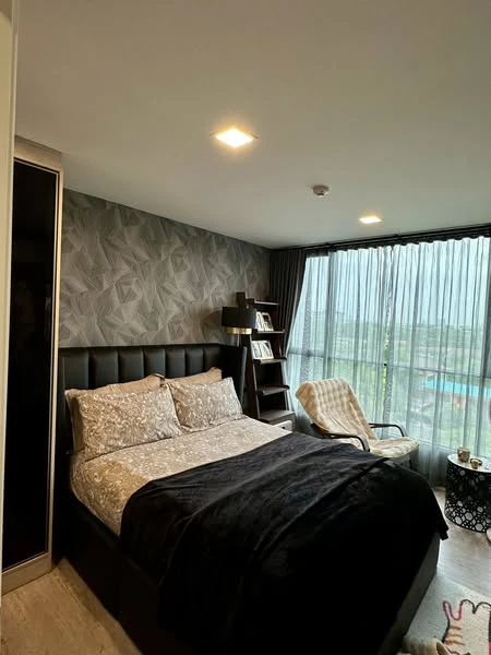 For sale Atmoz Tropicana Bangna, beautifully decorated room, 6th floor, pool view, come and reserve it today.