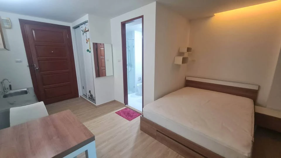 For sale Emerald Residence Ratchada Condominium Studio room, 8th floor, affordable price, book now.