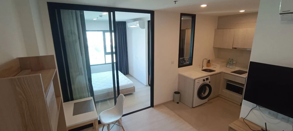 For sale rent Life Asoke, separate rooms, clear zone divisions, great price, hurry and book before you miss the opportunity.