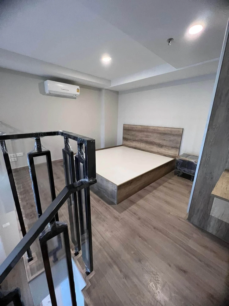 KEN ATTITUDE Rattanathibet – Spacious duplex unit on the 19th floor with a view of the Chao Phraya River. Features a walk-in closet and is located nea