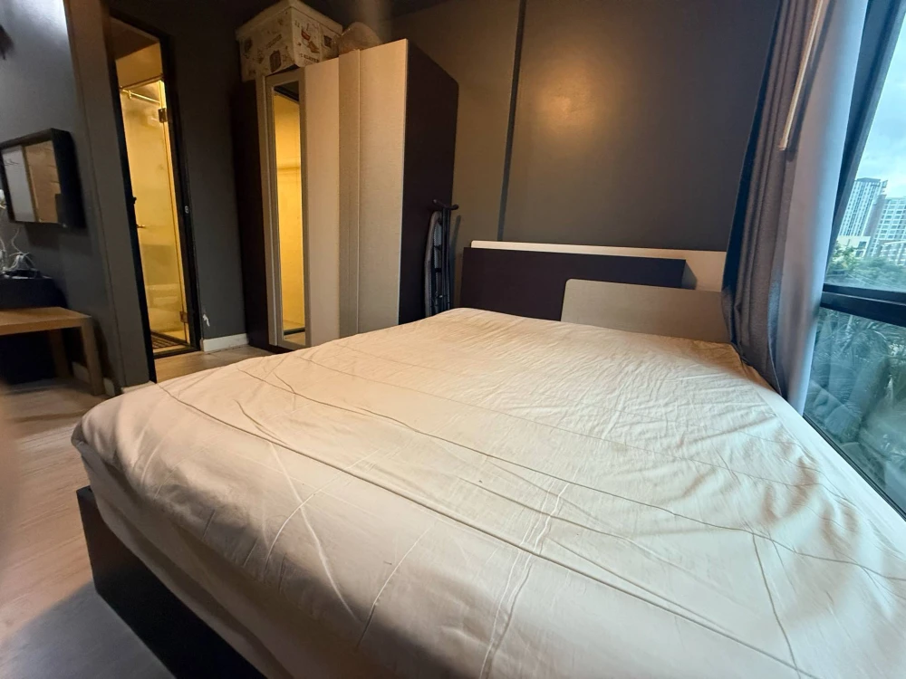 L Style Condo, spacious and comfortable room, fully furnished and equipped with electrical appliances, ready to move in. Hurry and book before you mis