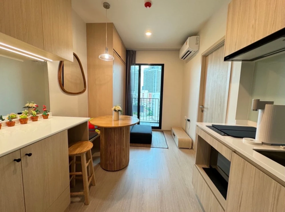 Nue Noble Ratchada-Ladprao, corner room, 27 sq m., has a foldable extra bed, beautifully decorated, more storage space, book now, don't hesitate.