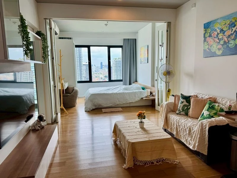 Condo for sale/rent: Blox 77. Spacious, ready-to-move-in unit, fully furnished, high floor, comfortable living. Reserve now!