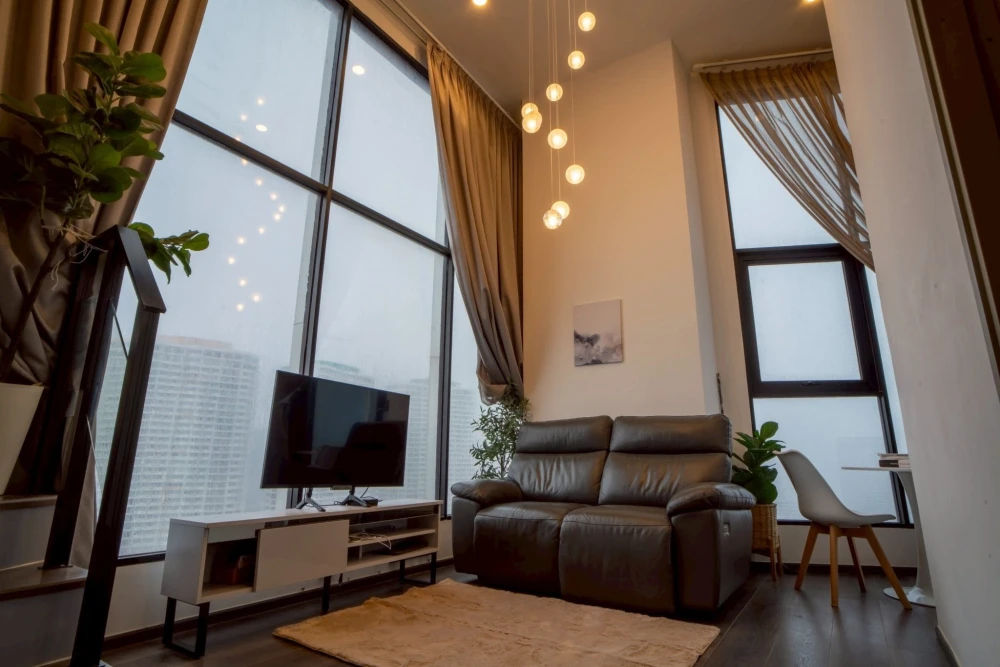 For sale/rent: Knightbridge Space Ratchayothin, duplex room, white, airy, comfortable, with city view. Don't wait, book now.