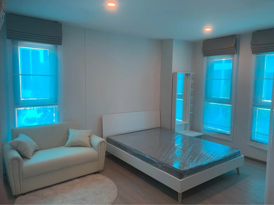 For rent/sale Aspire Ratchayothin, 3rd floor, corner room, complete with amenities. Just come and move in.