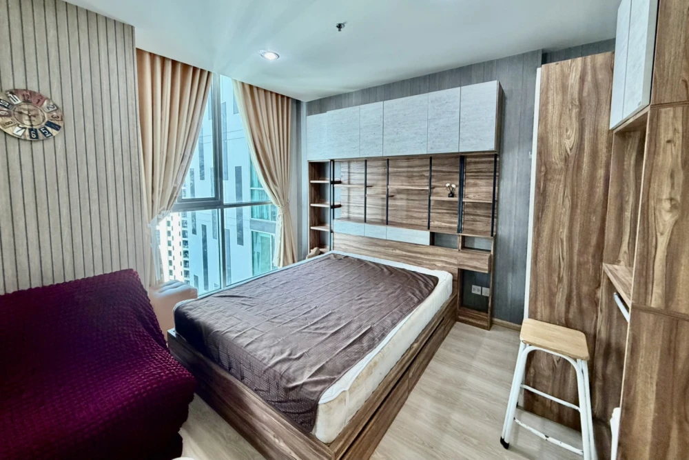 Condo for sale, Noble Revolve Ratchada 1, near the subway, fully furnished, ready to move in, pool view, don't miss it!!!
