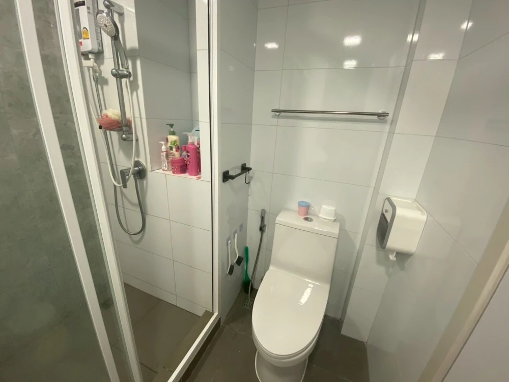 ขายคอนโด Atmoz Oasis Onnut 1 BEDROOM EXTRA ชั้น 3  วิวสระน้ำ มาเป็นเจ้าของได้แล้ว