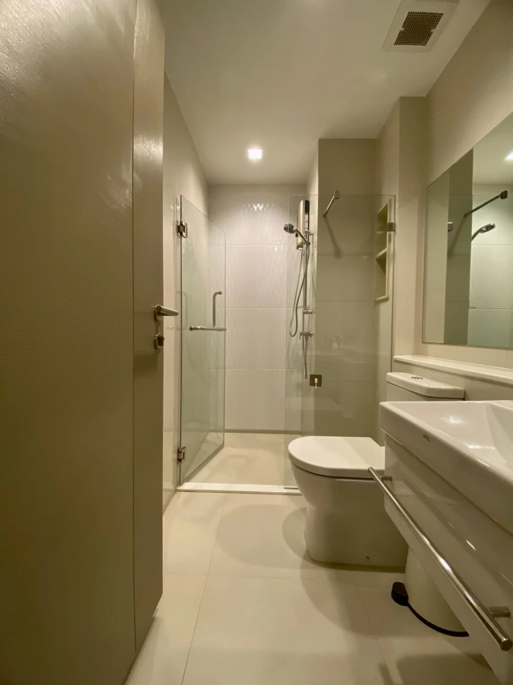 ขายคอนโด Life Asoke Rama 9 ห้องน่าอยู่ เฟอร์ เครื่องใช้ไฟฟ้าครบ ลากกระเป๋าเข้าอยู่ได้เลย อย่าพลาด