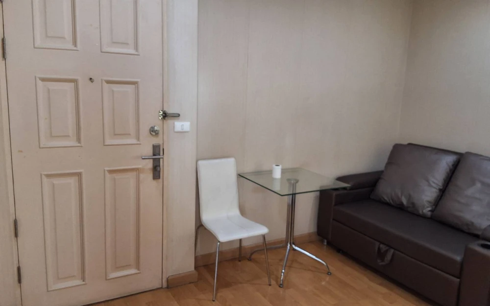 Ready-to-move-in condo for sale at Life@Phahol-Ari, 15th floor with stunning high-floor views. Amazing price! Own it today! Don't wait!