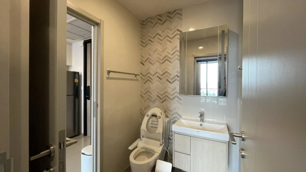 ขายคอนโด Oka Haus Sukhumvit 36 1 ห้องนอน 1 ห้องน้ำ ชั้น 14 วิวเมืองและสระว่ายน้ำ, ทิศเหนือ มาจับมาจองเลย