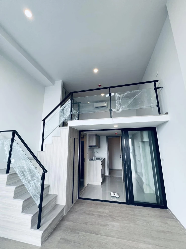 Selling down payment for ORIGIN PLAY BANGKHUNNON, unit on the 20th floor in a prime location. You definitely need to book this!