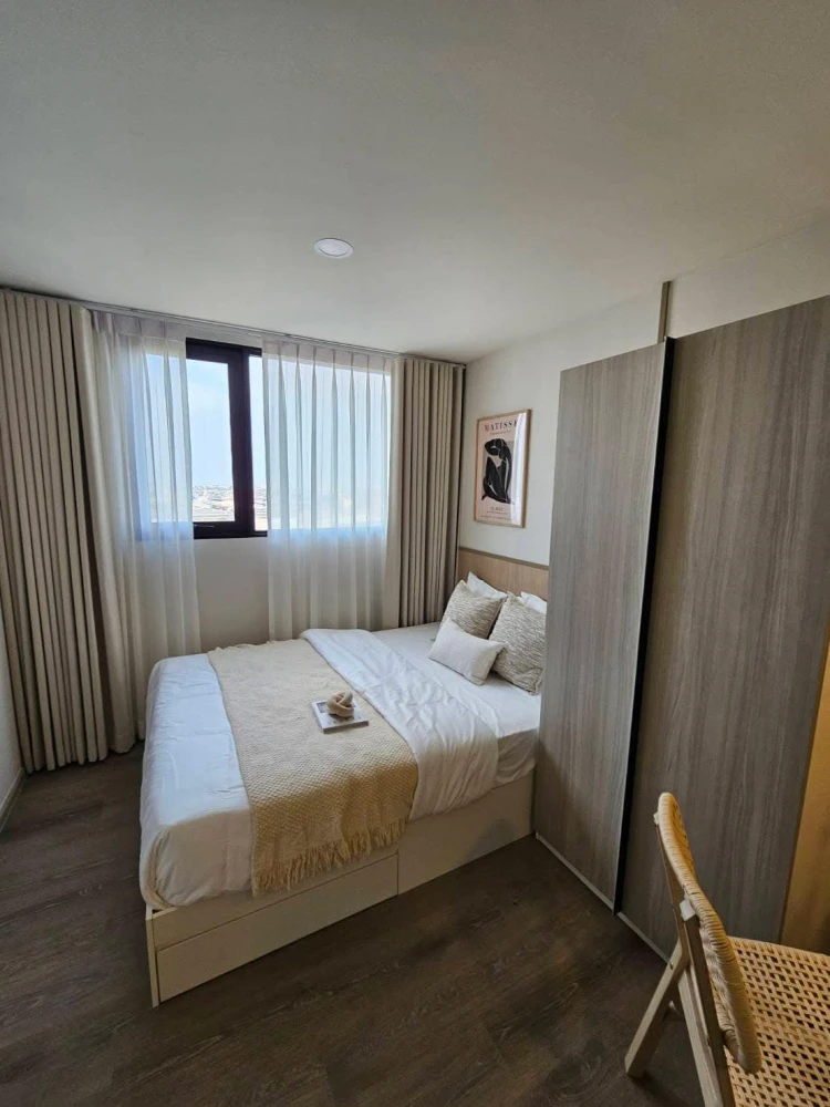 Selling down payment for The Origin Sukhumvit - Praksa, 32nd floor, high floor, stunning city view. The unit is unfurnished, perfect for those who enj