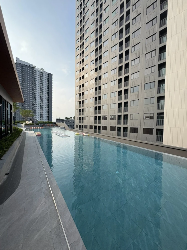 Selling down payment for The Origin Sukumvit - Praksa, 31st floor, North facing, breezy and not hot. The unit is opposite the fire escape with an unob