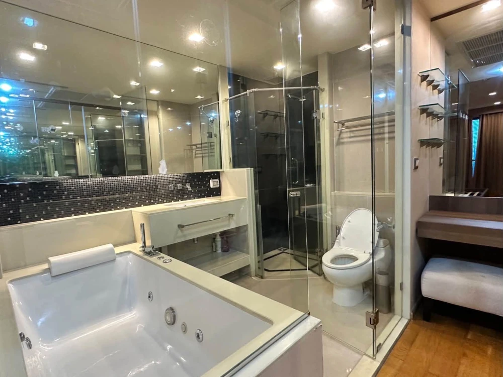 ขายด่วน!! คอนโด ดิ แอดเดรส สาทร ห้องเลขที่ 98/521 ชั้น 36 เฟอร์ครบ Built in ครบ อย่ารอช้า จองเลย!!
