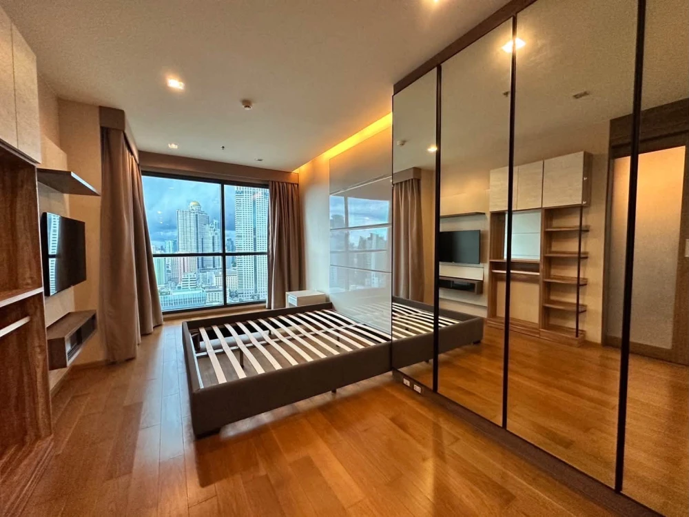 ขายด่วน!! คอนโด ดิ แอดเดรส สาทร ห้องเลขที่ 98/521 ชั้น 36 เฟอร์ครบ Built in ครบ อย่ารอช้า จองเลย!!