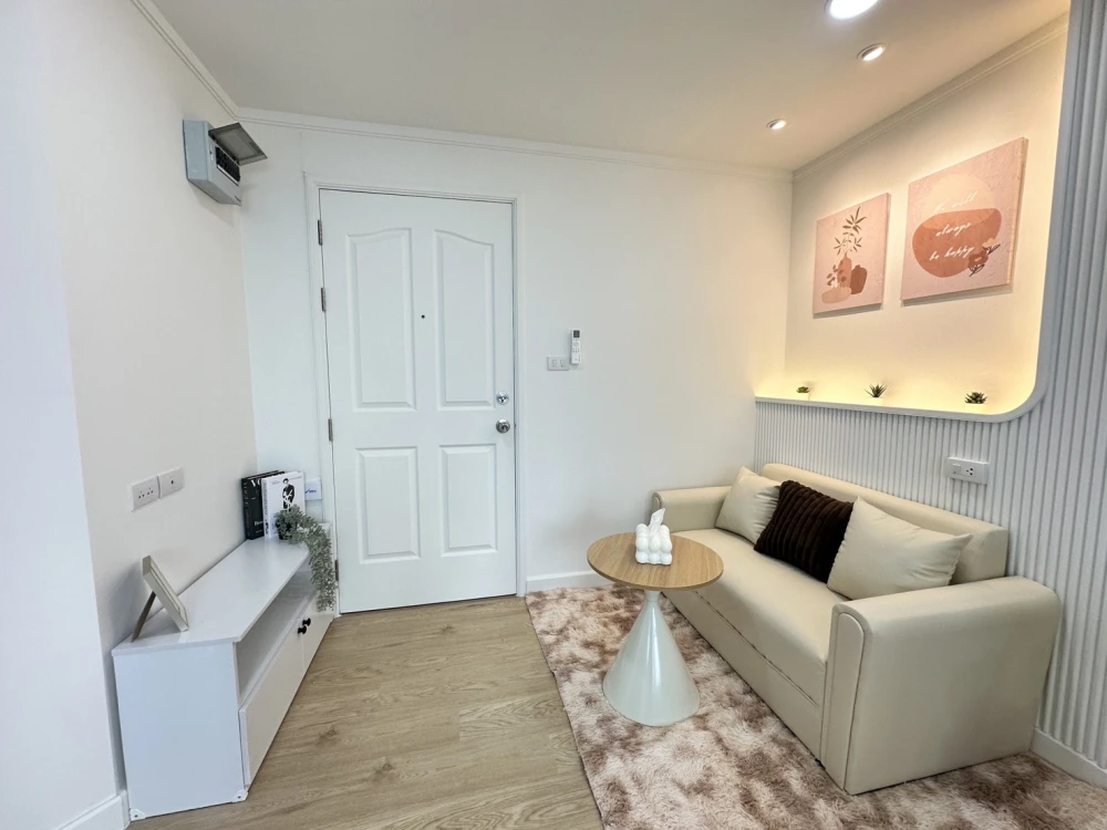 ห้องสวย รีโนเวท ใหม่หมด รีบจองก่อนพลาด ลุมพินี วิลล์ ลาซาล-แบริ่ง ชั้น 4 ตึก C ห้องสวย เฟอร์นิเจอร์ใหม่หมด