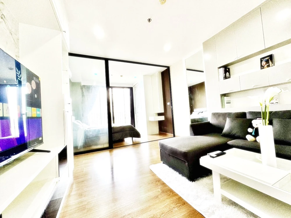 ขายด่วน!! คอนโด เดอะ ทรี อินเตอร์เชนจ์ ชั้น 10 ห้องสวย ตกแต่งเฟอร์นิเจอร์ครบ พร้อมเข้าอยู่ รีบจองเลย!!