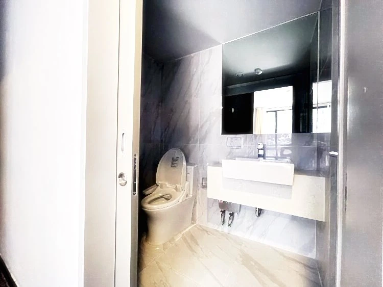 ขายด่วน!! คอนโด ไอดีโอ โมบิ สุขุมวิท 40 ชั้น 2 ห้องสวย ตกแต่งเฟอร์นิเจอร์ครบ พร้อมเข้าอยู่ รีบจองเลย!!