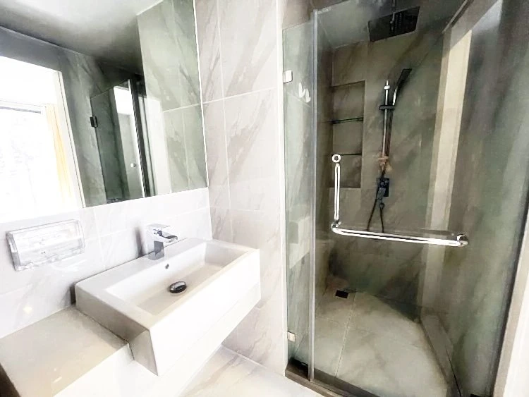 ขายด่วน!! คอนโด ไอดีโอ โมบิ สุขุมวิท 40 ชั้น 2 ห้องสวย ตกแต่งเฟอร์นิเจอร์ครบ พร้อมเข้าอยู่ รีบจองเลย!!