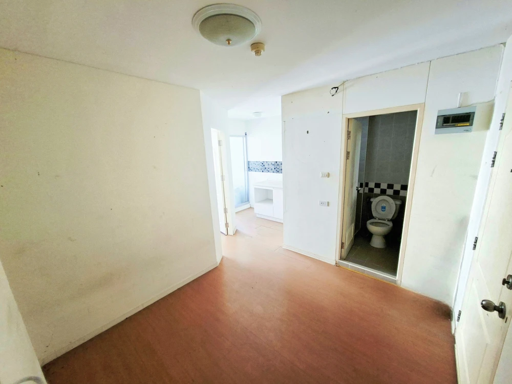 ขายด่วนๆ ลุมพินี คอนโดทาวน์ รัตนาธิเบศร์ ห้องเปล่า ราคาไม่แรง สายแต่งห้องบอกเลยว่าห้ามพลาด